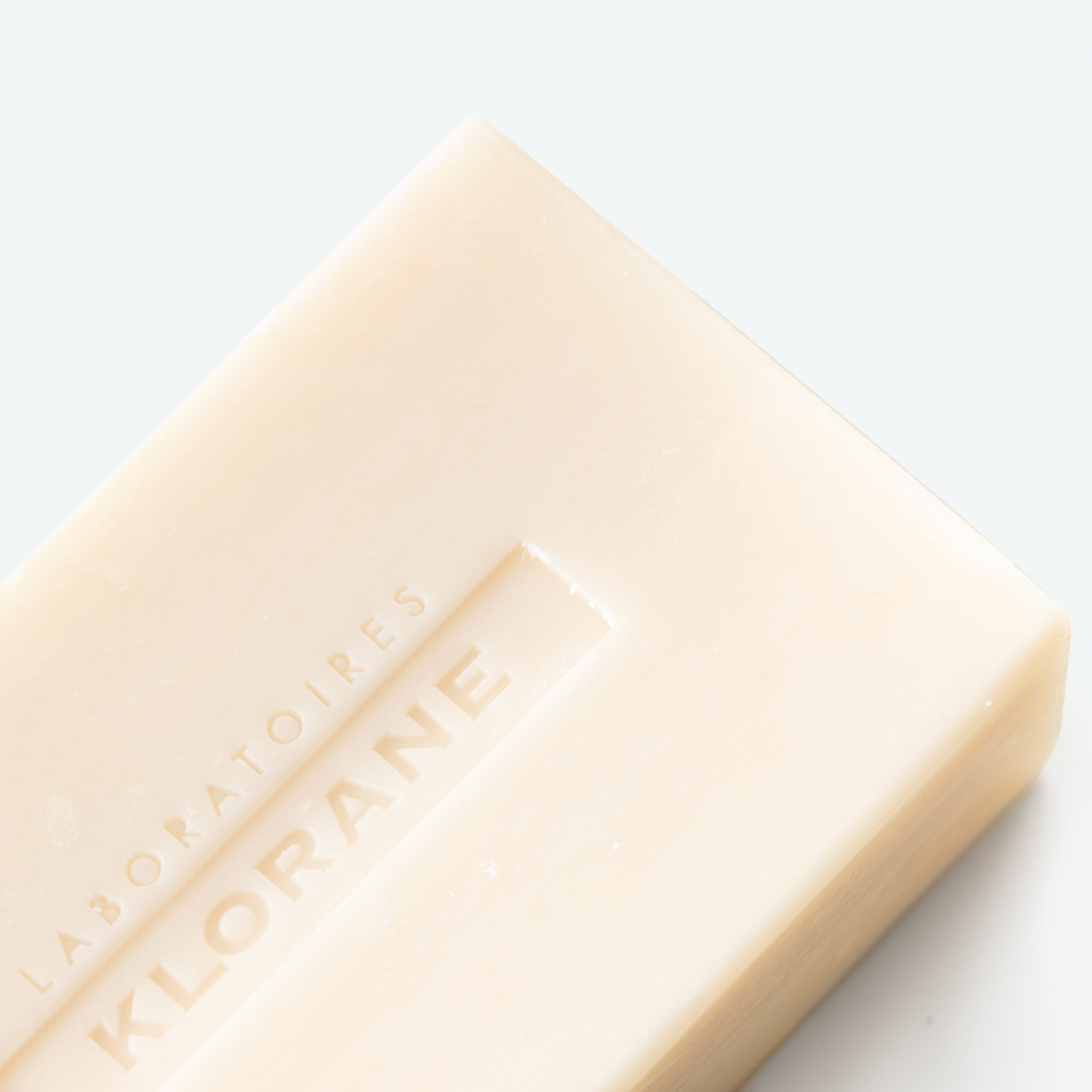 Klorane launches an eco-conscious Shampoo Bar with organically farmed Oat